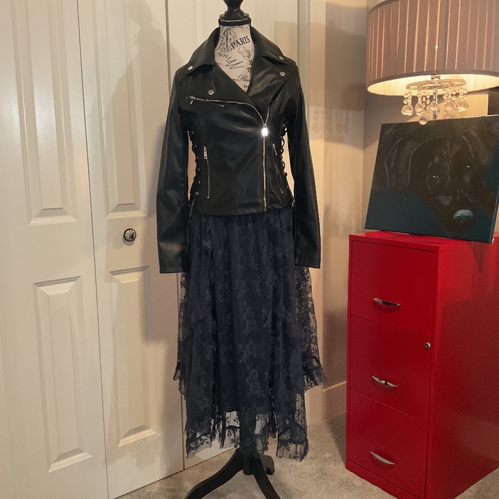 NWT Tiered Lace Midi Skirt by Buckle